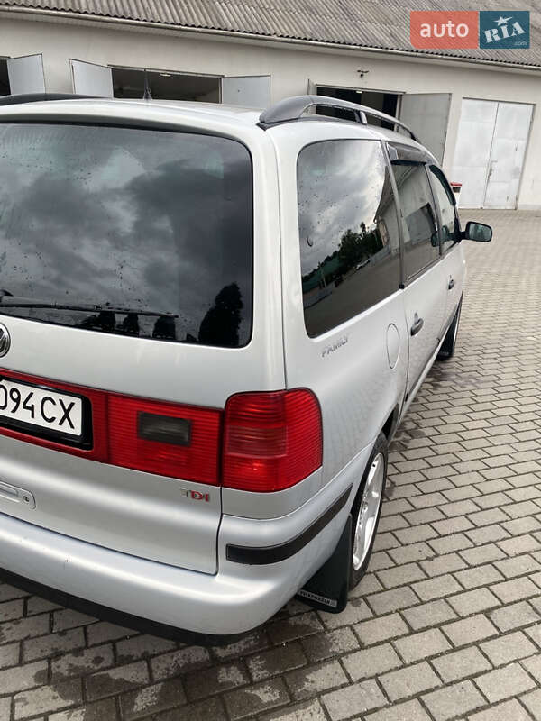 Мінівен Volkswagen Sharan 2001 в Чернівцях