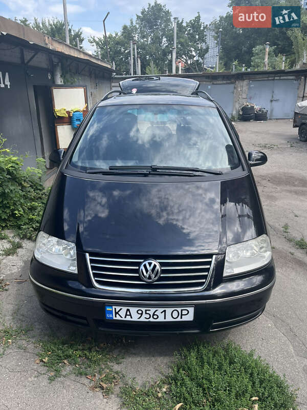 Минивэн Volkswagen Sharan 2006 в Киеве