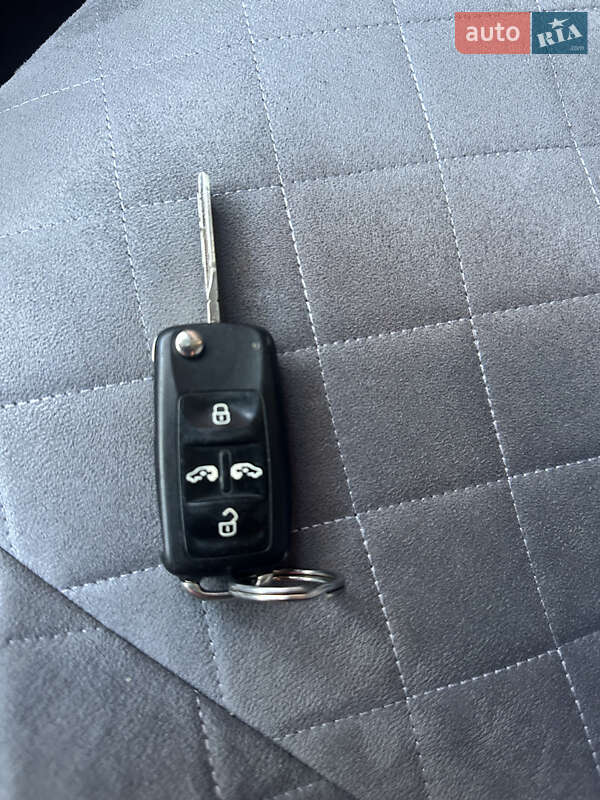 Мінівен Volkswagen Sharan 2014 в Іршаві