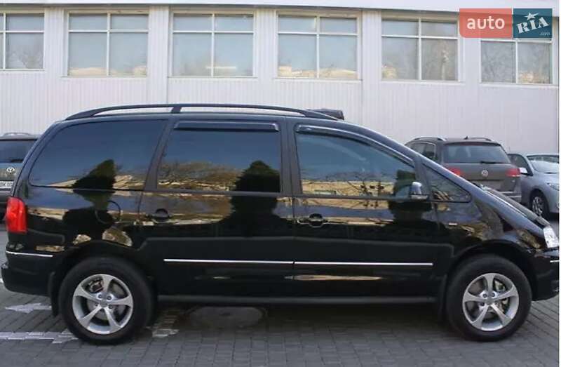 Минивэн Volkswagen Sharan 2006 в Черноморске