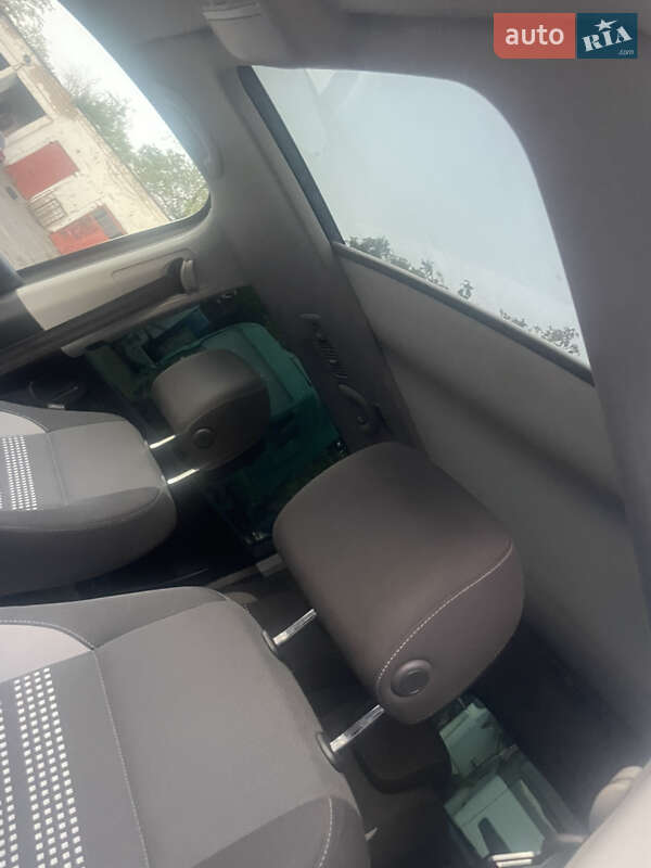 Минивэн Volkswagen Sharan 2014 в Николаеве