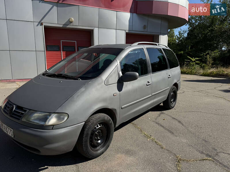 Минивэн Volkswagen Sharan 2000 в 