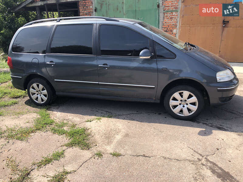 Минивэн Volkswagen Sharan 2007 в Романове