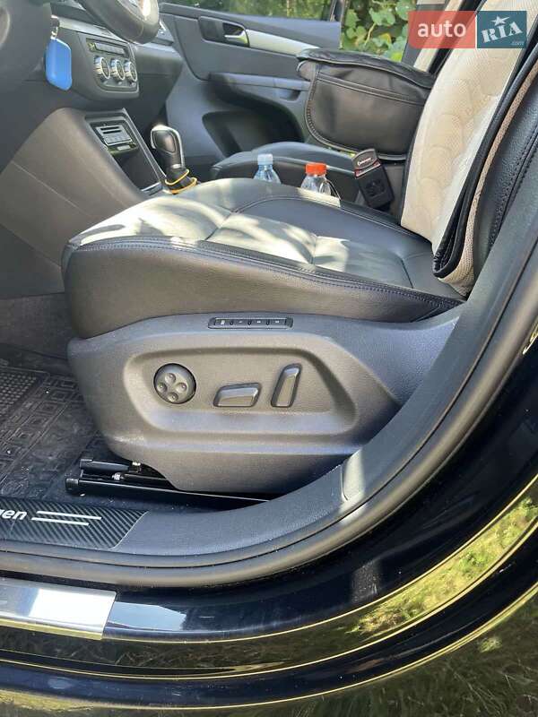 Минивэн Volkswagen Sharan 2015 в Киеве