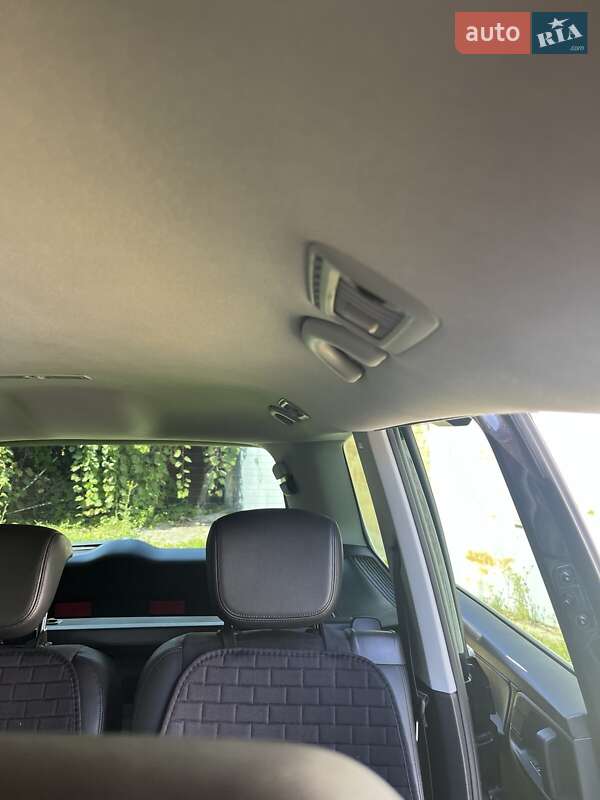 Минивэн Volkswagen Sharan 2015 в Киеве