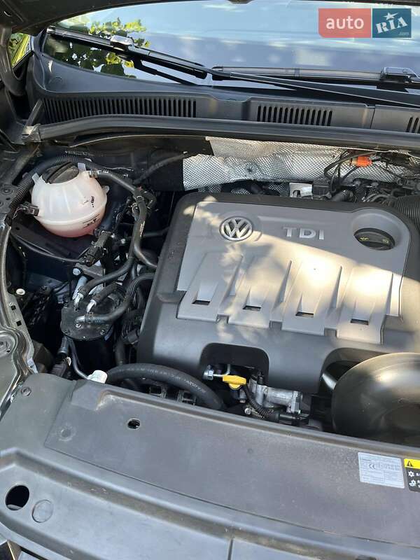 Минивэн Volkswagen Sharan 2015 в Киеве