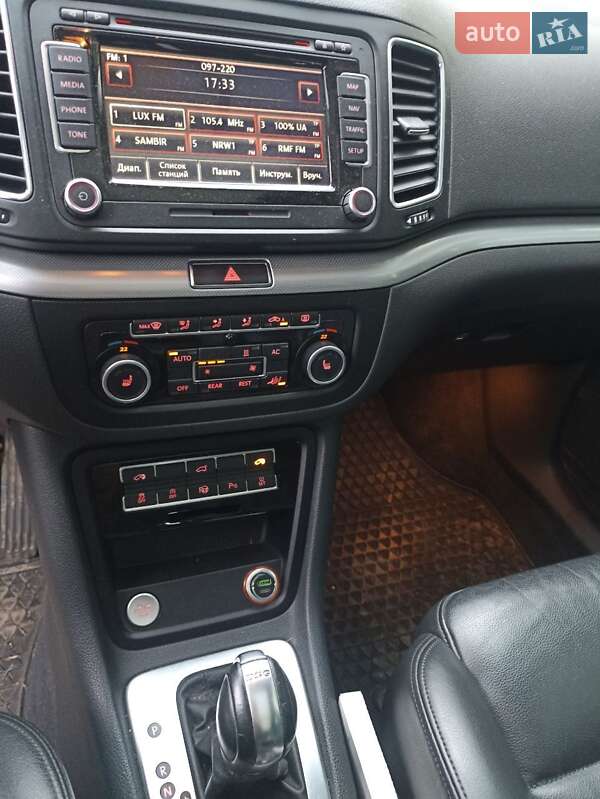Минивэн Volkswagen Sharan 2012 в Староконстантинове
