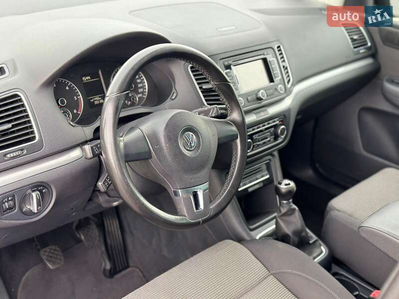 Минивэн Volkswagen Sharan 2011 в Остроге