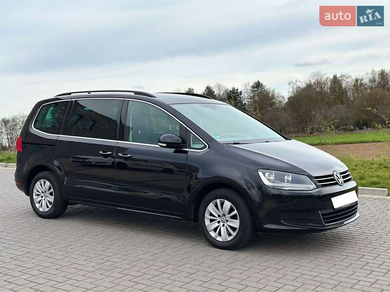 Минивэн Volkswagen Sharan 2011 в Остроге