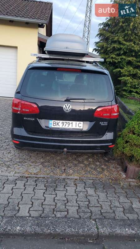 Минивэн Volkswagen Sharan 2011 в Остроге