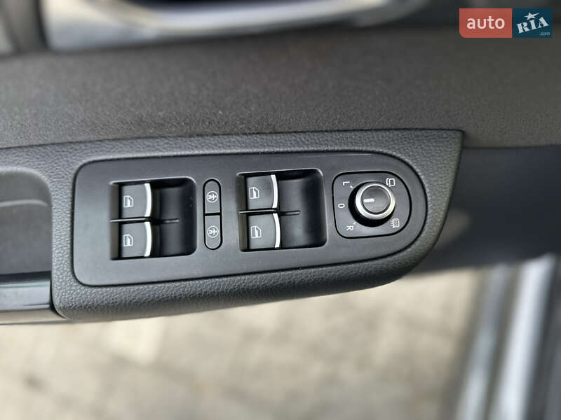 Минивэн Volkswagen Sharan 2015 в Дрогобыче