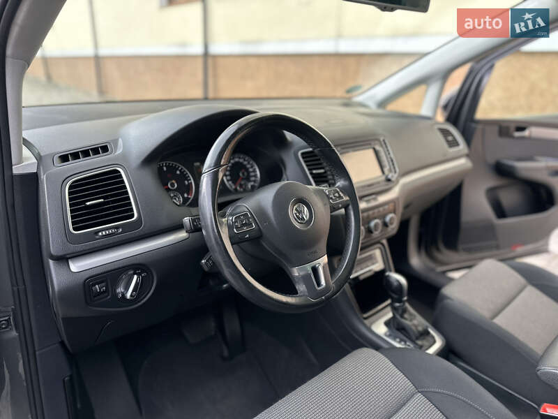 Минивэн Volkswagen Sharan 2015 в Дрогобыче