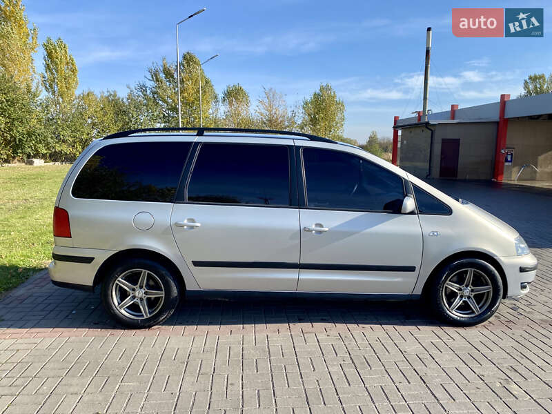 Мінівен Volkswagen Sharan 2002 в Нововолинську