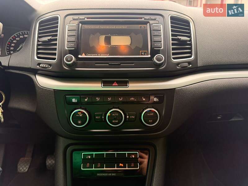 Минивэн Volkswagen Sharan 2012 в Стрые