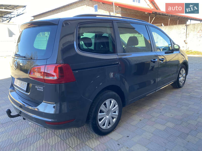 Минивэн Volkswagen Sharan 2012 в Долине