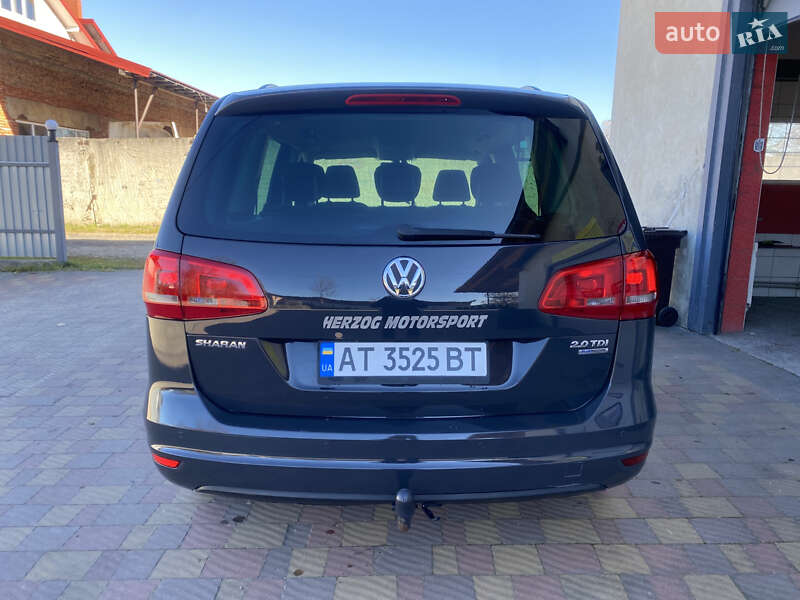 Минивэн Volkswagen Sharan 2012 в Долине