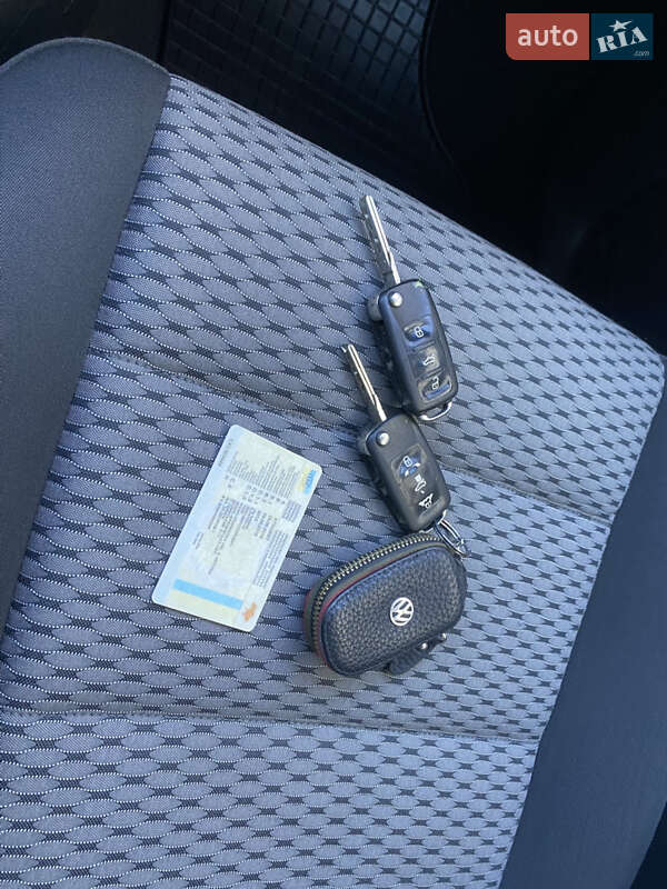 Минивэн Volkswagen Sharan 2012 в Долине