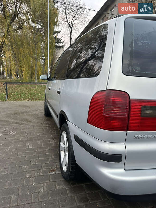 Минивэн Volkswagen Sharan 2001 в Вижнице
