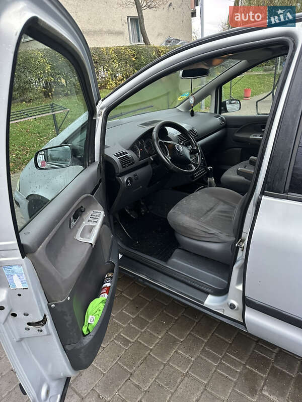 Минивэн Volkswagen Sharan 2001 в Вижнице