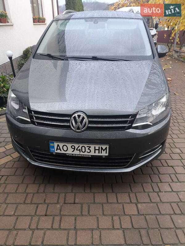 Минивэн Volkswagen Sharan 2012 в Виноградове