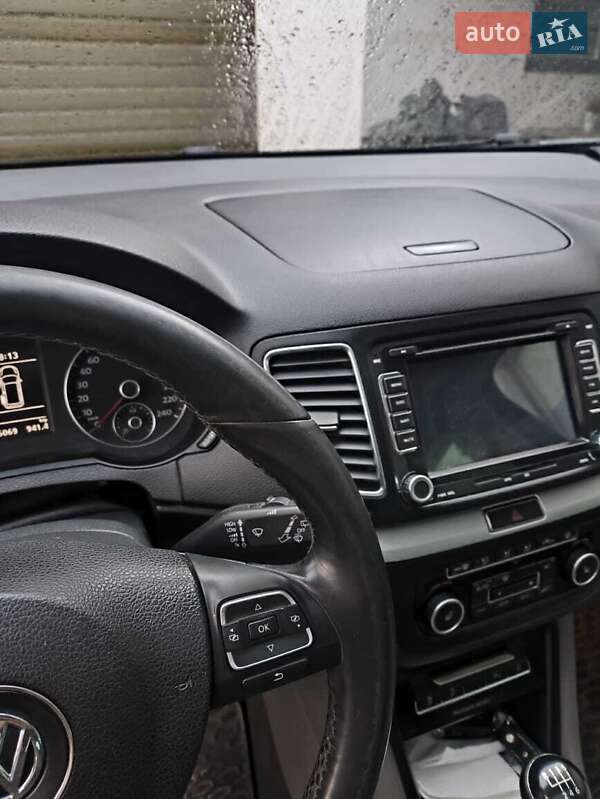 Минивэн Volkswagen Sharan 2012 в Виноградове