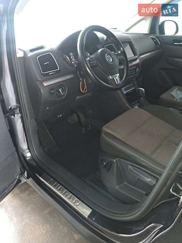 Минивэн Volkswagen Sharan 2011 в Литине