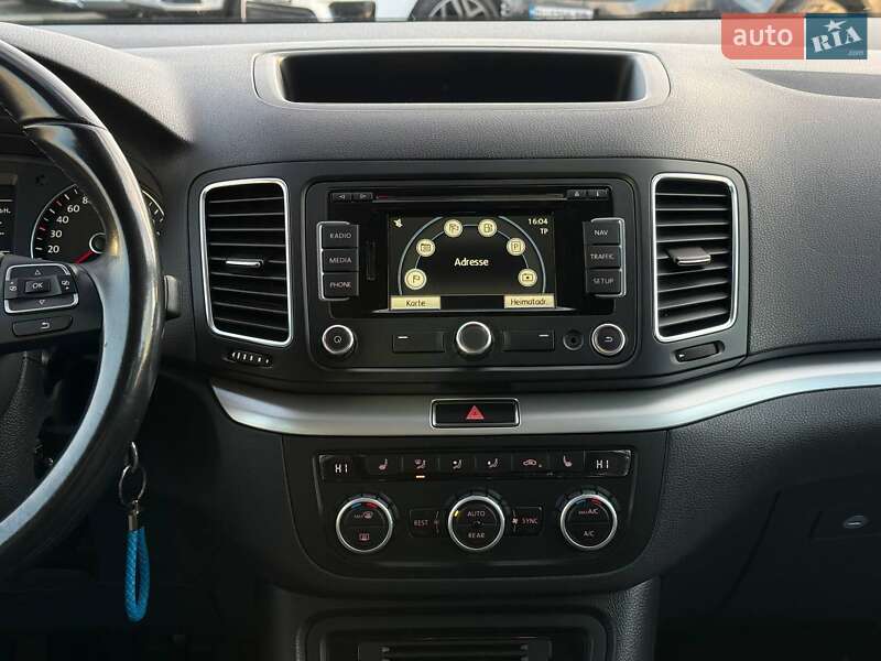 Минивэн Volkswagen Sharan 2015 в Киеве