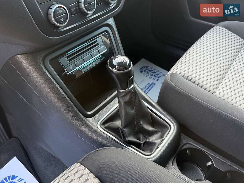 Минивэн Volkswagen Sharan 2015 в Киеве