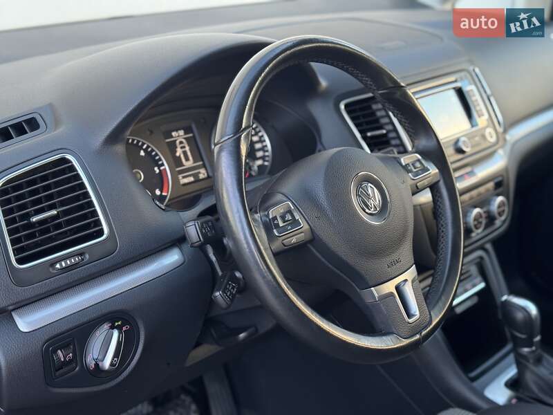 Минивэн Volkswagen Sharan 2015 в Сарнах