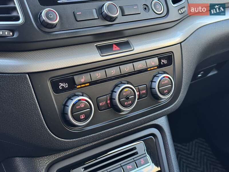 Минивэн Volkswagen Sharan 2015 в Сарнах