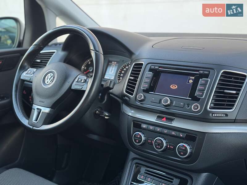 Минивэн Volkswagen Sharan 2015 в Сарнах