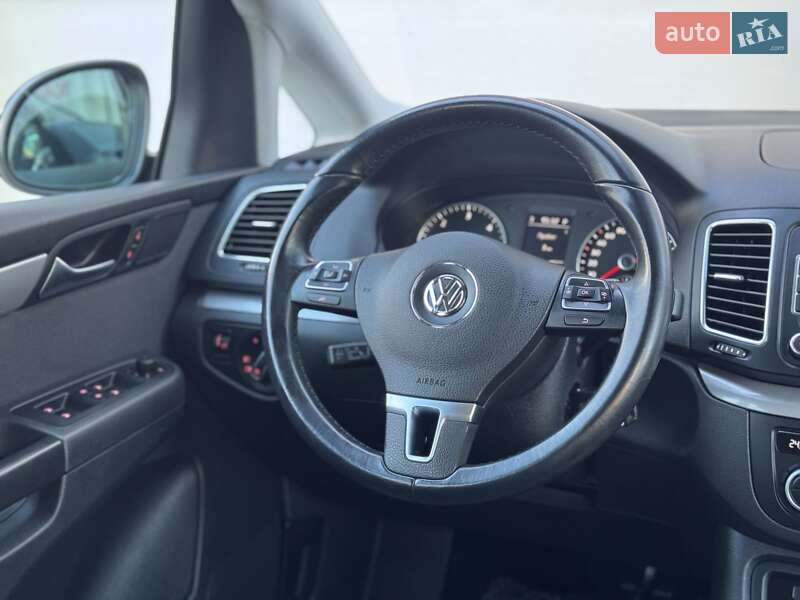Минивэн Volkswagen Sharan 2015 в Сарнах