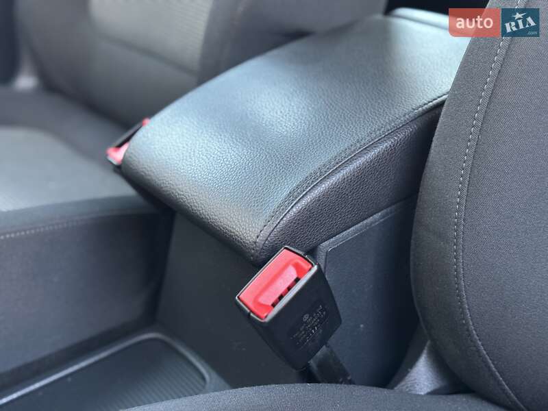 Минивэн Volkswagen Sharan 2015 в Сарнах