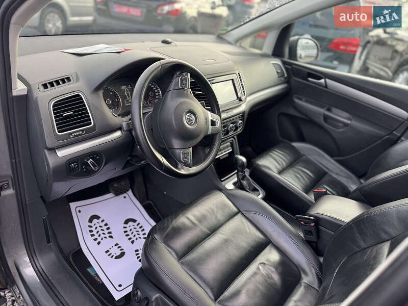 Минивэн Volkswagen Sharan 2015 в Сарнах