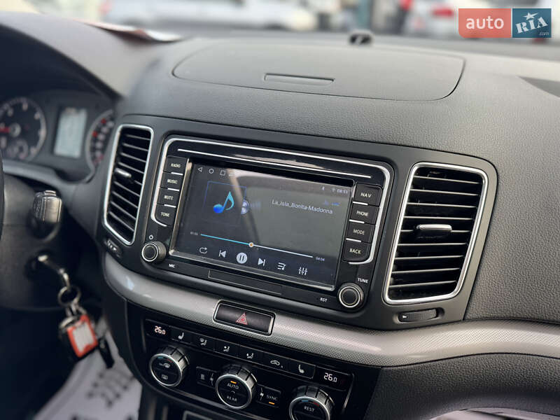 Минивэн Volkswagen Sharan 2015 в Сарнах