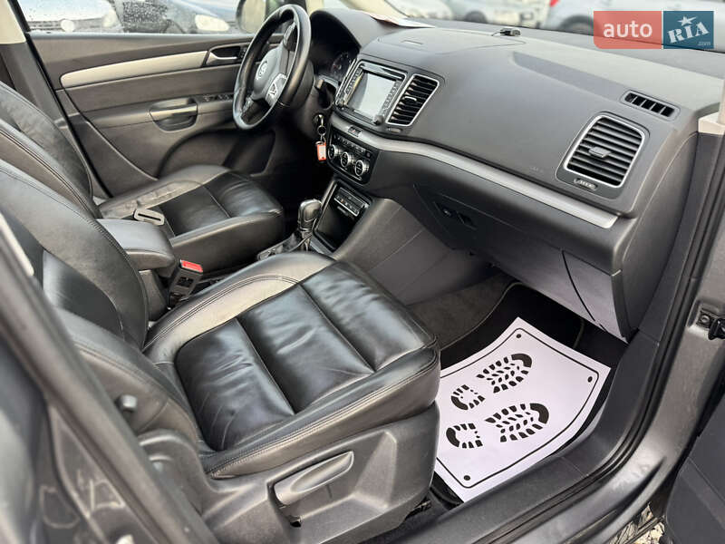 Минивэн Volkswagen Sharan 2015 в Сарнах