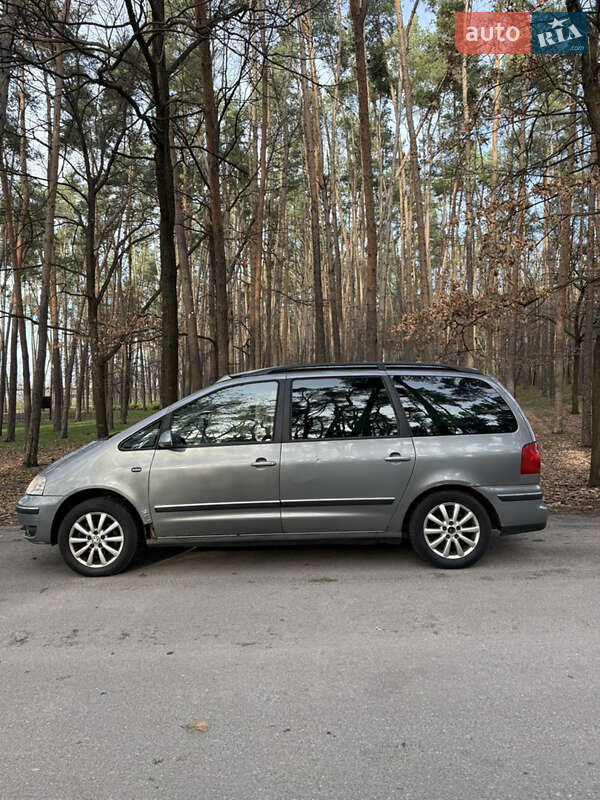 Минивэн Volkswagen Sharan 2005 в Киеве