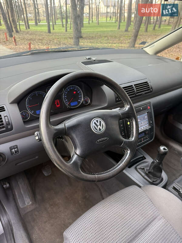 Минивэн Volkswagen Sharan 2005 в Киеве