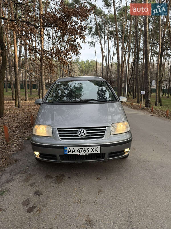 Минивэн Volkswagen Sharan 2005 в Киеве