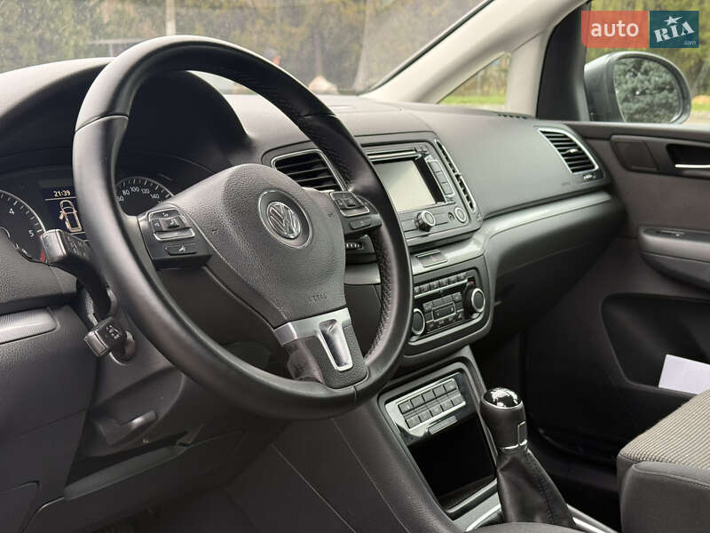 Минивэн Volkswagen Sharan 2012 в Ровно
