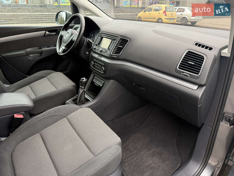 Минивэн Volkswagen Sharan 2012 в Ровно