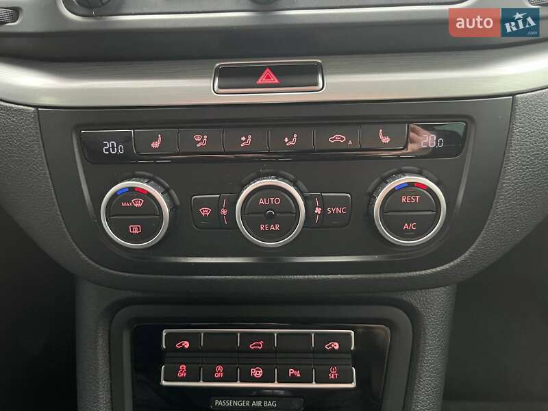 Мінівен Volkswagen Sharan 2014 в Києві