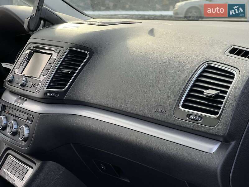 Мінівен Volkswagen Sharan 2016 в Житомирі