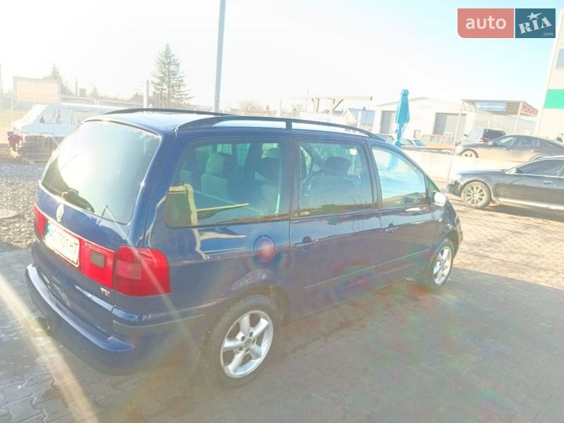 Минивэн Volkswagen Sharan 2001 в Нововолынске