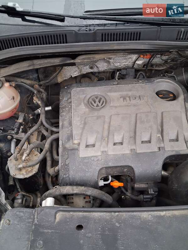 Минивэн Volkswagen Suran 2011 в Сарнах