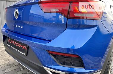 Позашляховик / Кросовер Volkswagen T-Roc 2019 в 