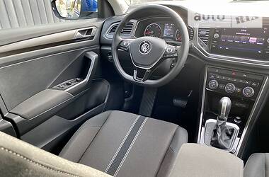 Позашляховик / Кросовер Volkswagen T-Roc 2019 в 