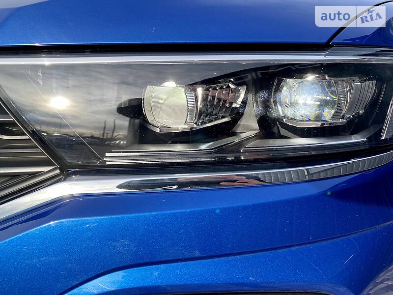 Внедорожник / Кроссовер Volkswagen T-Roc 2019 в Киеве