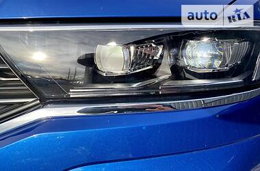 Позашляховик / Кросовер Volkswagen T-Roc 2019 в 