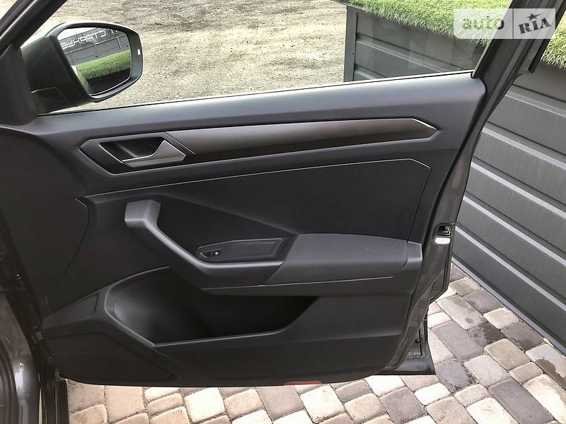 Позашляховик / Кросовер Volkswagen T-Roc 2019 в Києві